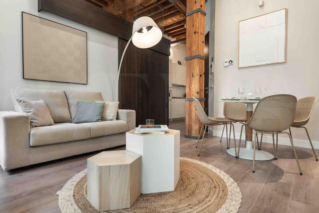 Eclectic & Elegant Apartment By Rems มาลากา ภายนอก รูปภาพ