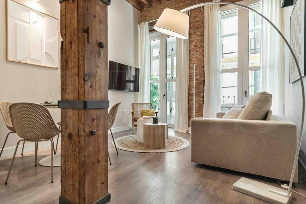 Eclectic & Elegant Apartment By Rems มาลากา ภายนอก รูปภาพ