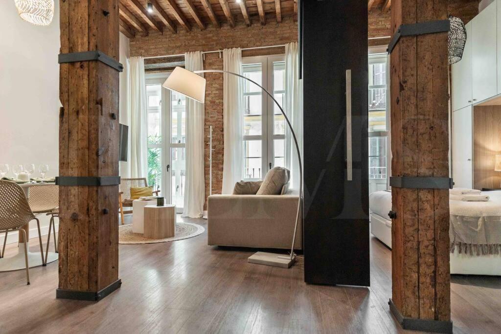 Eclectic & Elegant Apartment By Rems มาลากา ภายนอก รูปภาพ