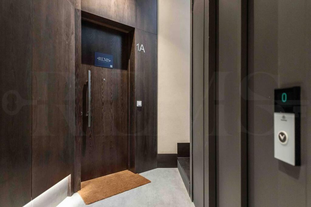 Eclectic & Elegant Apartment By Rems มาลากา ภายนอก รูปภาพ
