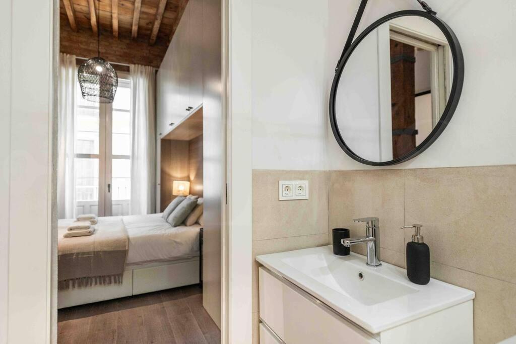 Eclectic & Elegant Apartment By Rems มาลากา ภายนอก รูปภาพ